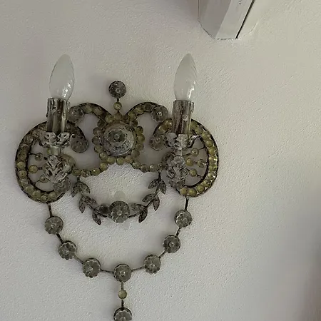 فيلة The House Between The Lakes Laino