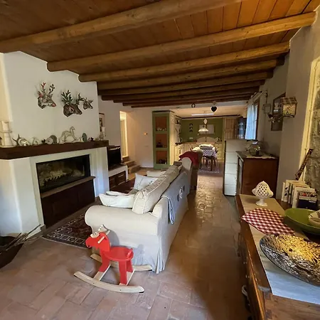 The House Between The Lakes Laino