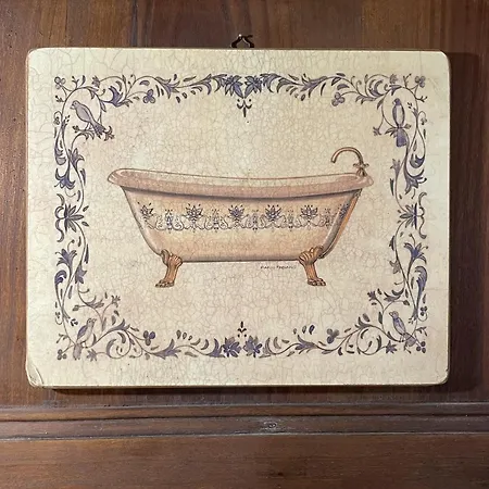 The House Between The Lakes * Laino